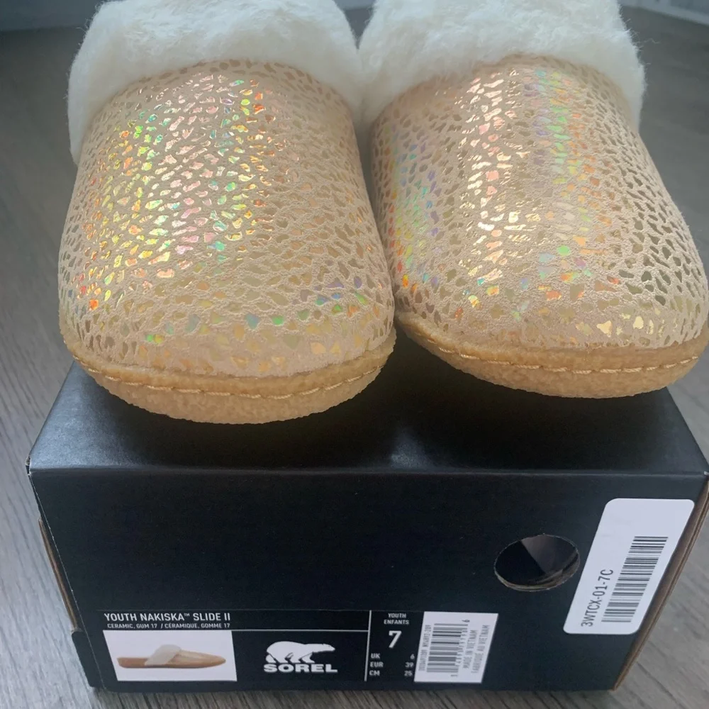 Sorel Nakiska Slide II Faux Fur Slippers Youth Size 7/EU 39‎ - Ceramic Gum - NWB